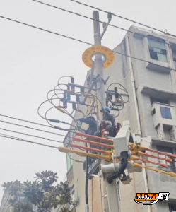 绝缘“飞碟”巧筑安全“防电墙”！国网荆州供电公司城区供电中心现场安全防护提升