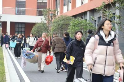 松滋四中新校园启用！提供2100个高中学位