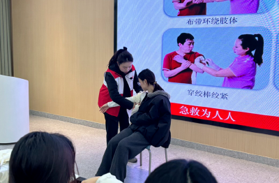 “黄金四分钟”走进课堂——红十字救护员培训为长大医学学子赋能