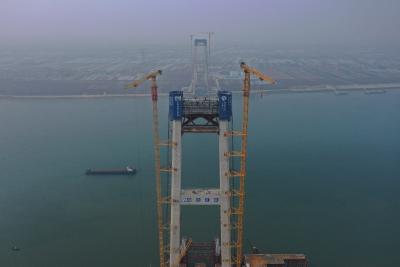 重点项目追踪 | 李埠长江公铁大桥南北主塔“牵手”进入关键阶段