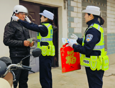 走村入户敲开心门 “听”得到的温暖回响——荆州交警“敲门行动”走访纪实