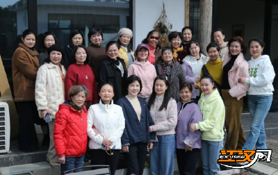 荆州市公安局退休女民警多彩活动庆“三八”