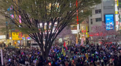 日本爆发抗议！群众高呼：高市道歉！中国对不起！ 
