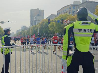 【办实事 在行动】一路奔跑 一路有警  荆州交警全力护航2026荆马