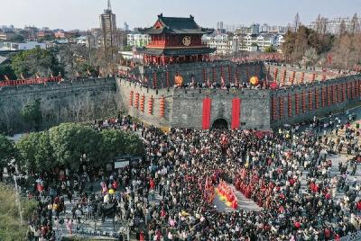 《湖北日报》关注“荆州十二时辰”！千年古城变身没有围墙的大剧场
