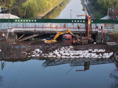沙市西干渠三座桥同步加宽 施工正酣力争五一完工
