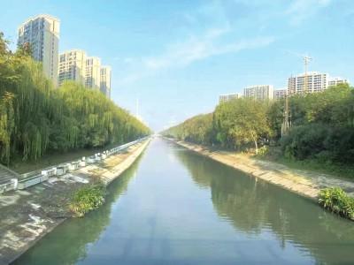 一城清水向东流