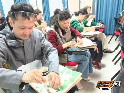 沙市区中山街道文化宫社区：巧手制宋锦 邻里享手作