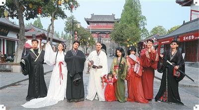 人民日报海外版 | 海外博主走进湖北荆州——  三国故里寻楚韵，产业新城奏和音