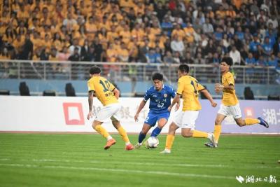 进了！“楚超第一球”，是荆州的！
