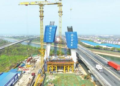 【重点项目追踪】汉宜高速改扩建引江济汉特大桥  主桥索塔突破40米
