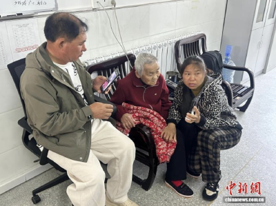 失散43年！49岁女子在荆州与母亲相认