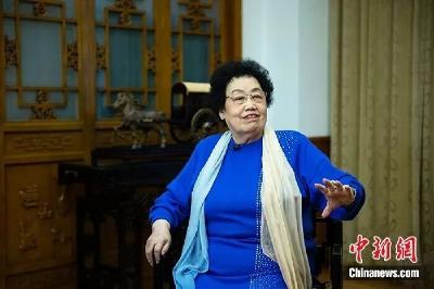 "猪八戒"马德华将送别陈丽华：她的离去让我们很悲痛；她曾买下印度紫檀木山地，招千名工人不拖欠一分钱，"把紫檀留给后人比留钱更有意义"