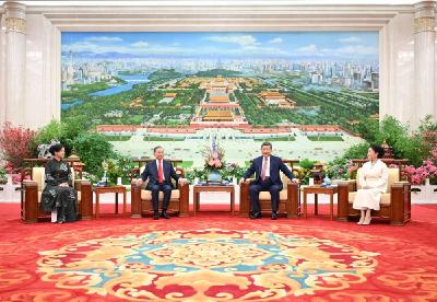 习近平夫妇同苏林夫妇亲切话别