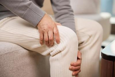关节“咔咔”响是因为缺钙……是真是假？| 谣言终结站