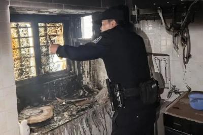 荆州一居民家中抽油烟风扇“发火”，看完请自查→