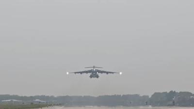 运-20B起飞，接英雄回家！