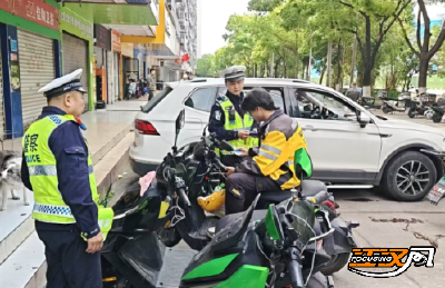 荆州：交警走进外卖站点 为骑手配送“安全餐”