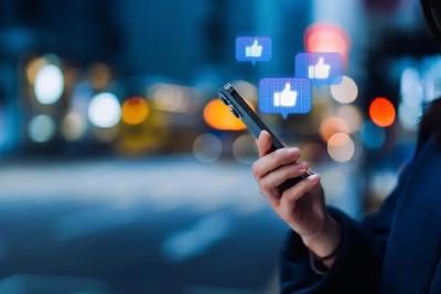 央视揭秘“朋友圈富豪人设”产业链：为“撩妹”或做生意