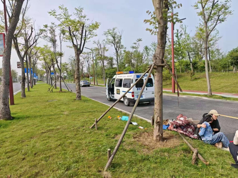 荆州市红十字水上救援志愿服务队：路遇车祸伸援手 专业施救暖人心