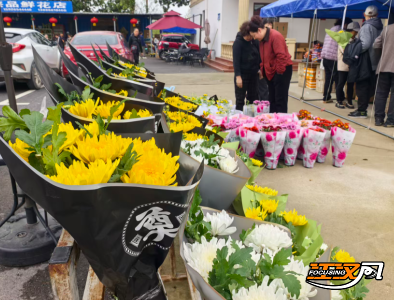 文明祭扫寄哀思 荆州各公墓开展“鲜花换纸钱”公益置换活动 