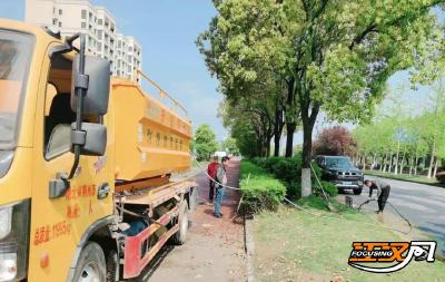 向暴雨而行：荆州城管筑牢城市安全防线