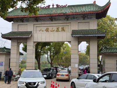 全力护航清明祭扫 荆州交警筑牢交通安全防线