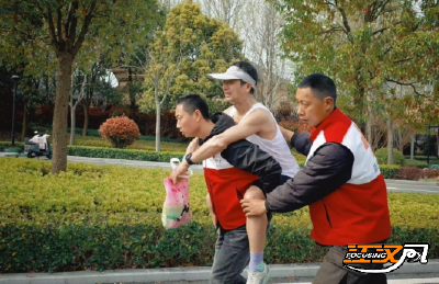 2026荆州马拉松温情落幕：百名红十字志愿者筑起“安心赛道”