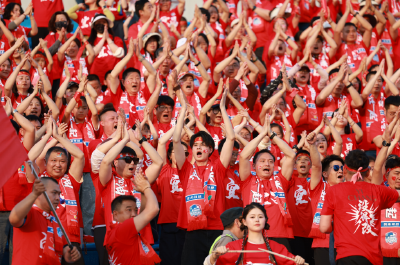 现场燃爆！武汉队获胜，“超级球迷”同时给4个家乡球队加油