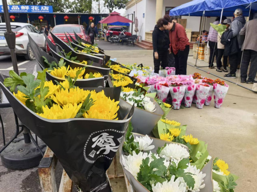 荆州：清明期间错峰祭扫群众近21万人次  文明绿色祭扫蔚然成风