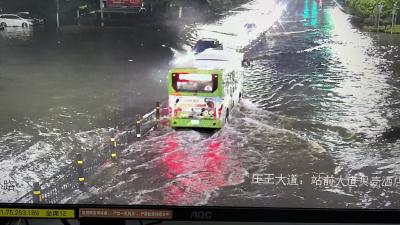 实时更新 | 暴雨致荆州城区这些路段积水严重，早高峰请绕行