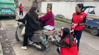 【办实事 在行动】荆州区梅村社区：“亮尾”行动暖民心  “反光”照亮平安路