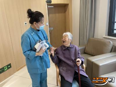 社区嵌入式养老 破解失能老人照护难题