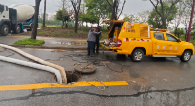 荆州市住新局积极应对强降雨天气
