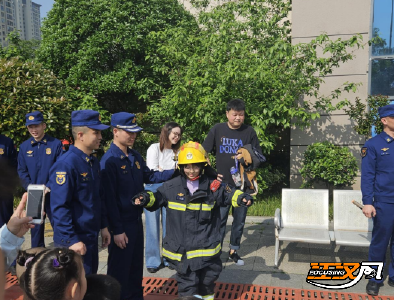 “童”行消防站 致敬火焰蓝——荆州区消防站开放日萌娃沉浸式学安全