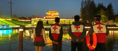 【办实事 在行动】荆州市红十字水上救援志愿服务队清明假期护航古城夜游安全