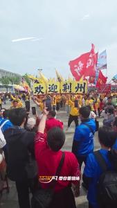 报告！我方球迷已到达大冶北站，并与黄石球迷展开了激烈的…… 