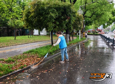 沙市区荆襄河社区：暴雨袭城显担当 社区攻坚护民安
