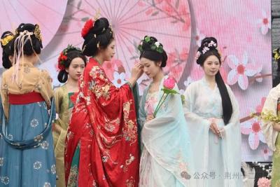 “武则天”率十二花神巡游护城河！太火了，老南门明天加场！