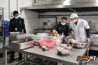 松滋：突击检查校园食堂 筑牢校园食品安全“防护墙”