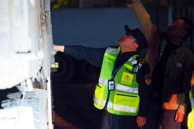 荆州交通执法开展夜间货车非法改装专项整治