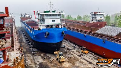 荆州海事局“全链条”护航  辖区首艘LNG动力船顺利吉水 