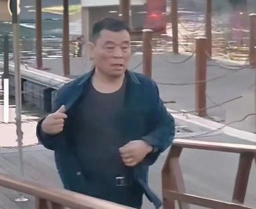 暖新闻 | 昨日傍晚，荆州东门闪现没有披风的超人