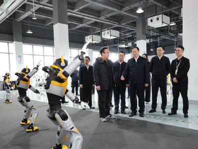 王忠林在武汉调研人工智能产业发展时强调 以产品为抓手 以应用为牵引 加快推动人工智能产业突破发展