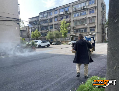 荆州区梅村社区：暴雨过后清淤消杀 志愿服务暖人心