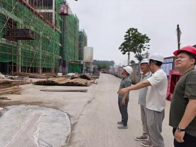 迎战新一轮强降雨 | 荆州经开区住建局拉网巡查在建工地与住宅小区
