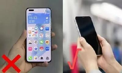 你用小拇指当手机支架吗？快改