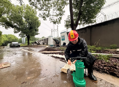 迎战强降雨 | 国网荆州供电公司全力开展线路巡检和电力保供