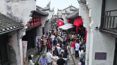 洪湖水浪打浪：一首红色歌谣的当代转化——洪湖“五一”出圈背后的文旅逻辑