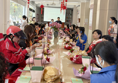 荆州市快递行业组织开展母亲节花艺创作比赛